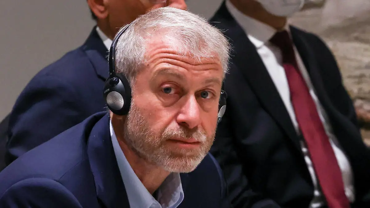 ISTANBUL, TURKEY - MARCH 29, 2022: Entrepreneur Roman Abramovich attends a round of Russian-Ukrainian talks at the Dolmabahce Palace. Both delegations are to meet face to face for the first time since March 7. With the first round held in the Belarusian city of Gomel on February 28, two more followed in person along with more recent sessions online. On February 24, Russias President Putin announced the start of a special military operation in Ukraine in response to appeals from the leaders of the Donetsk and Lugansk Peoples Republics. Sergei Karpukhin/TASS PUBLICATIONxINxGERxAUTxONLY TS129FA2