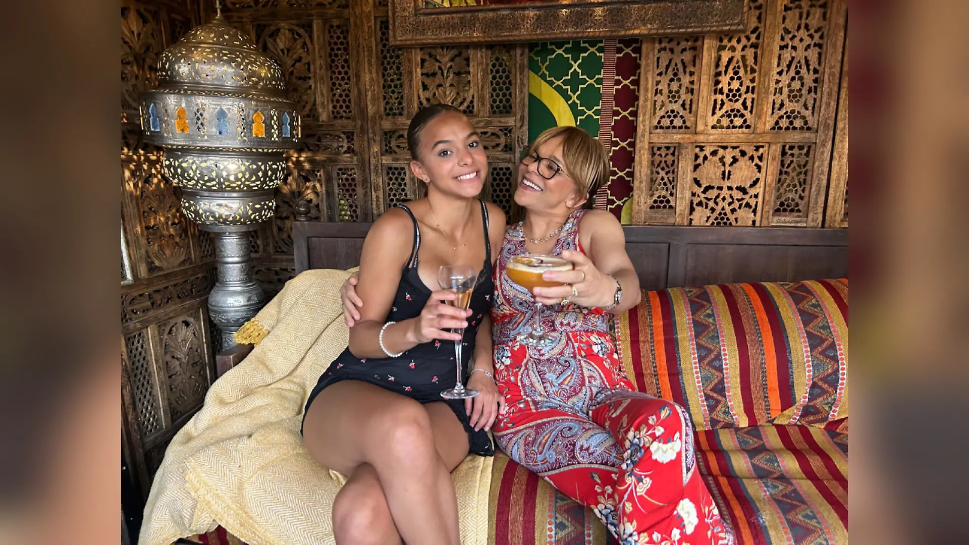 Voller Freude: Lily und ihre Mutter Aicha.