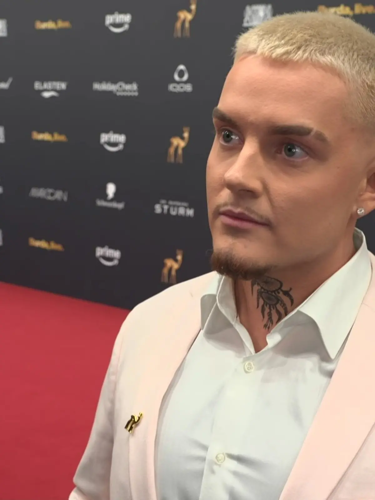 Bild zu: "Twenty4Tim filmte seine Brust OP "