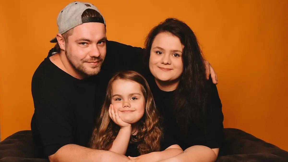 Die junge Familie aus Niedersachsen kämpft für Haileys Genesung.