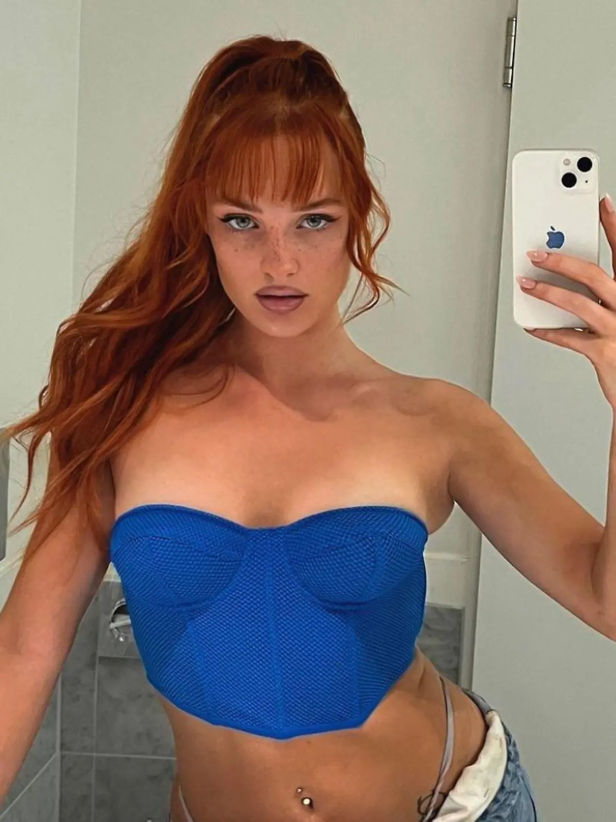 GNTM-Cassy macht ein Selfie