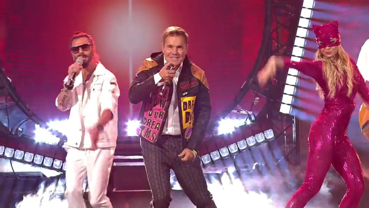 Dieter Bohlen performt "Cheri Cheri Lady" Auf der Final-Bühne