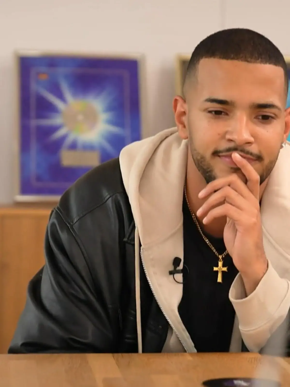 Bild zu: "Andere Erwartung: Covershooting und eigener Song"