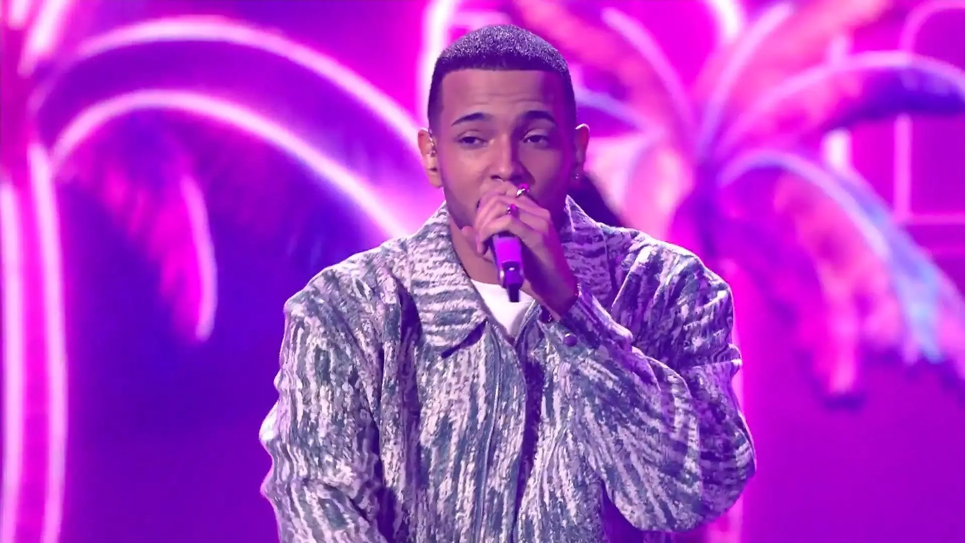 Philip Matas singt seinen Final-Song „Chateau Marmont“ 80s-Vibes im DSDS-Finale