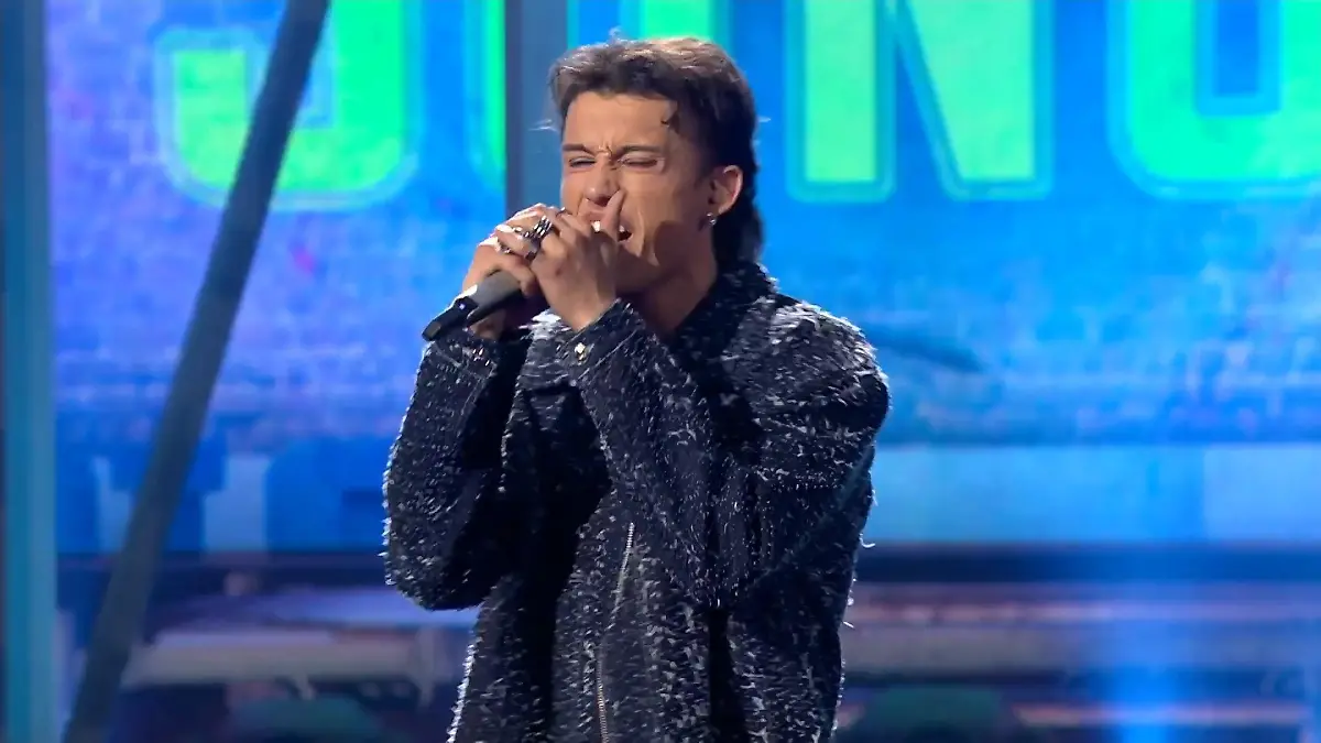 Tom Mc Conner singt seinen Final-Song „Sad Songs” Das DSDS-Studio tanzt