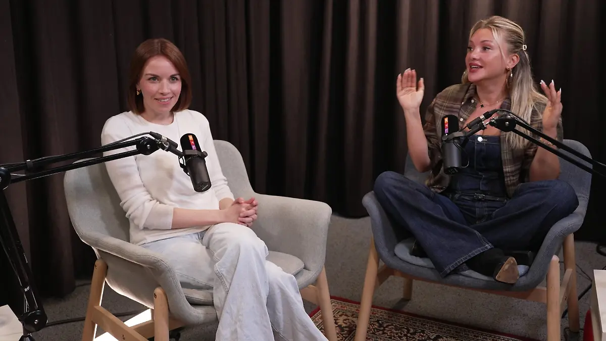 Reality-Star Evelyn Burdecki im Gespräch mit „Egg Freezing”-Expertin Johanna Rief