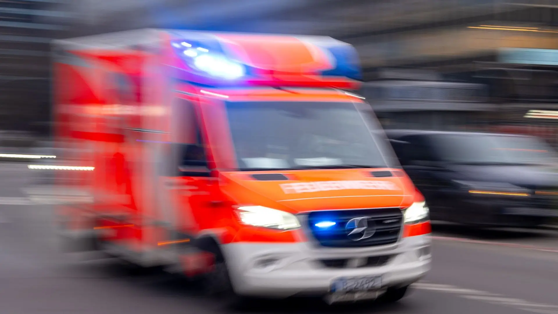 Zwei Frauen haben sich bei einem Unfall in München verletzt. (Illustration)