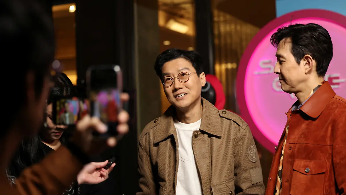 Serien-Macher Hwang Dong-hyuk und Cast-Kollege Lee Jung-jae in Los Angeles 2024