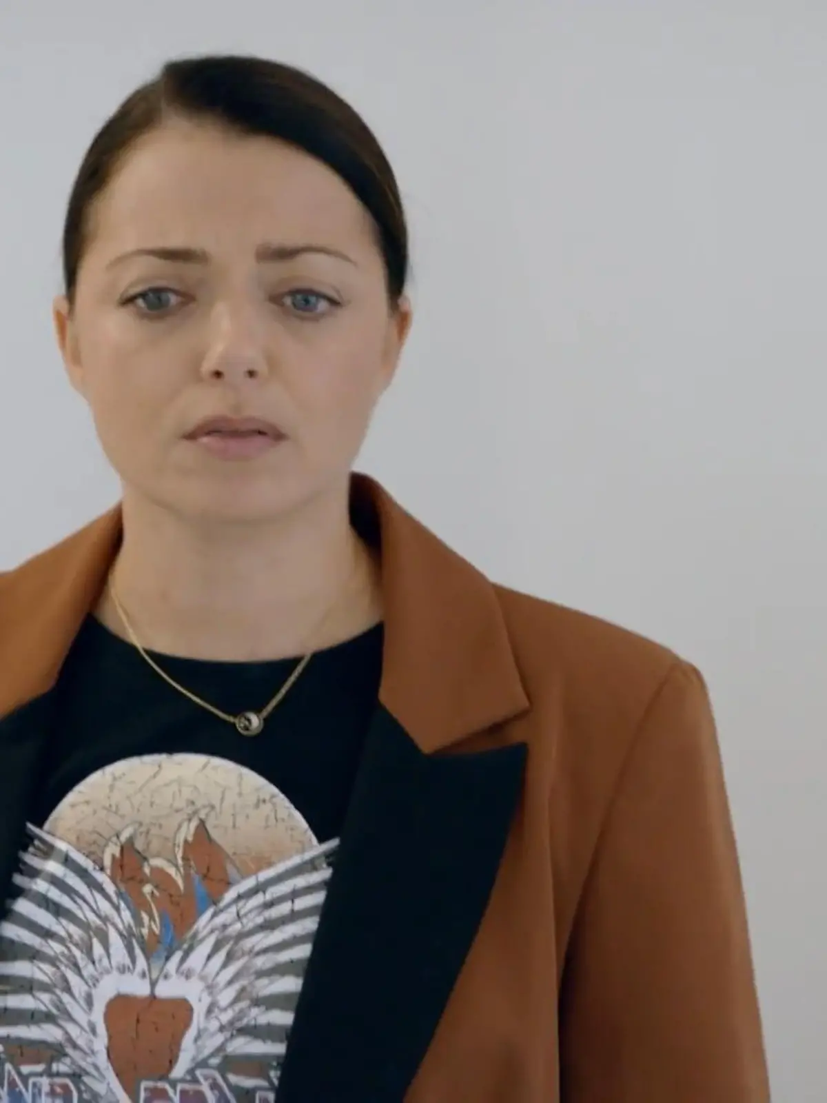 Emily befürchtet das Schlimmste, als sie von Katrin zu einem Gespräch gebeten wird. 