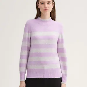 Gestreifter Pullover mit Stehkragen