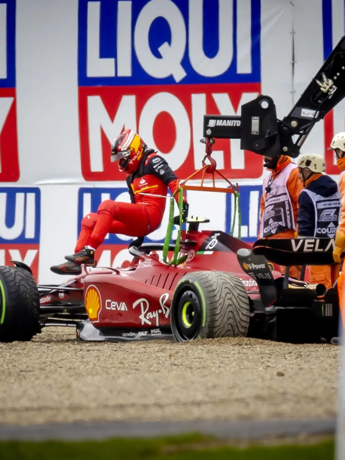 Sport Bilder des Tages IMOLA - Carlos Sainz 55 with the Ferrari retires during the F1 Grand Prix of Emilia Romagna at Autodromo Enzo e Dino Ferrari on April 24, 2022 in Imola, Italy. REMKO DE WAAL GP Emilia - Romagna 2022 - RACE 2022 xVIxANPxSportx/xxANPxIVx *** IMOLA Carlos Sainz 55 with the Ferrari retires during the F1 Grand Prix of Emilia Romagna at Autodromo Enzo e Dino Ferrari on April 24, 2022 in Imola, Italy REMKO DE WAAL GP Emilia Romagna 2022 RACE 2022 xVIxANPxSportx xxANPxIVx 447555161 originalFilename: 447555161.jpg