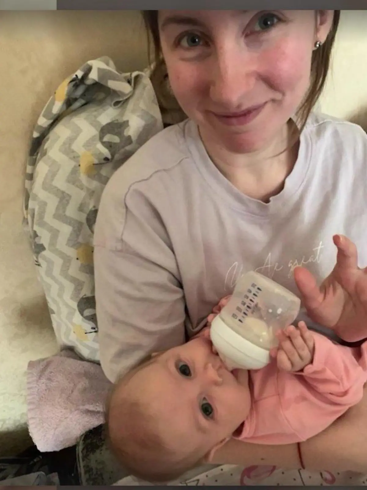 Valerie Glodan hält ihr drei Monate altes Baby im Arm.
