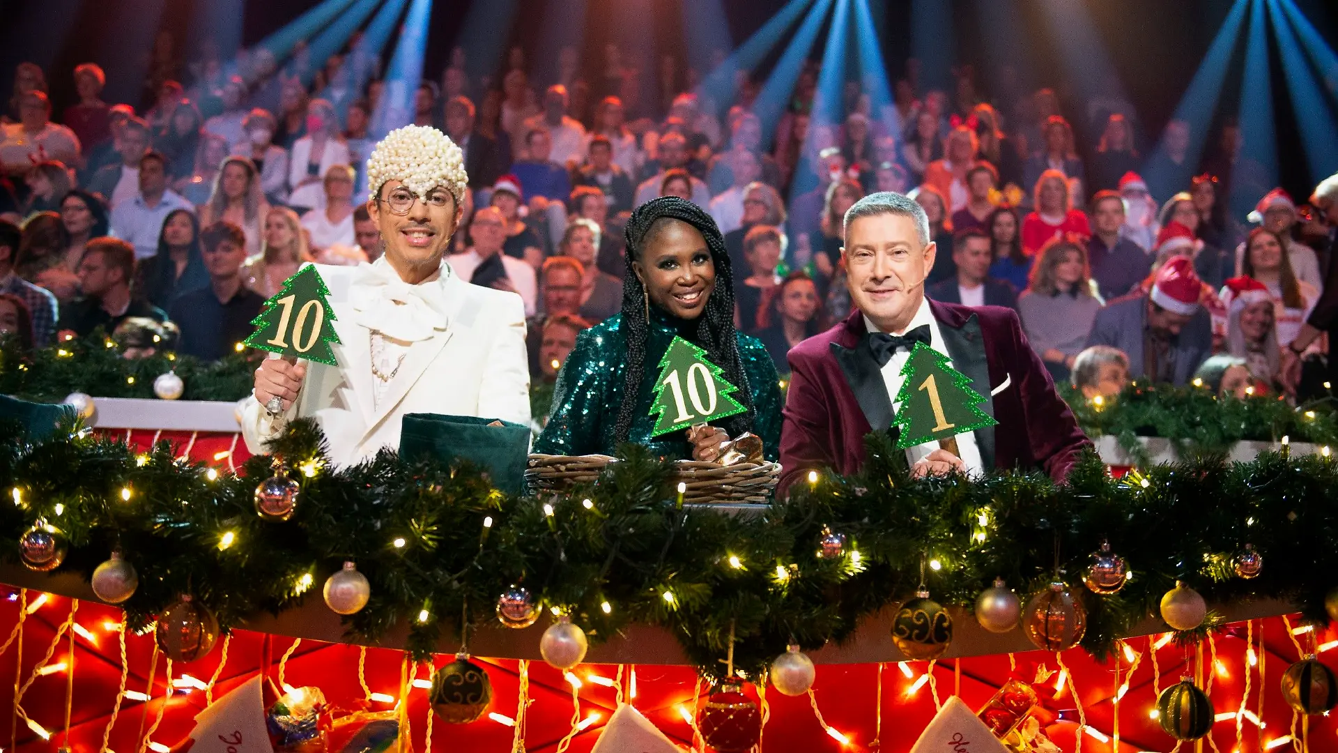 Jorge González (l.), Motsi Mabuse und Joachim Llambi lieben unsere Weihnachtsshows!