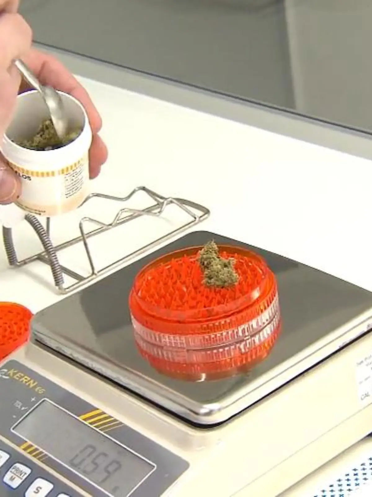 Bild zu: "Apotheke liefert Cannabis an Patienten"
