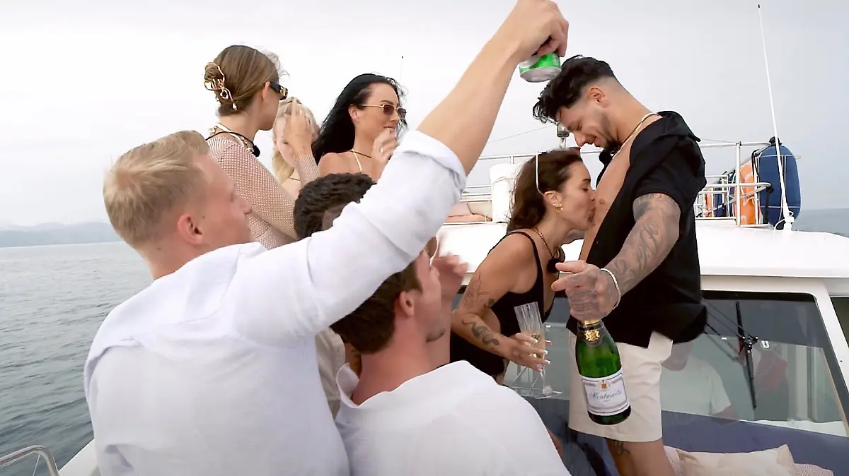 Party bei „Temptation Island VIP” 
