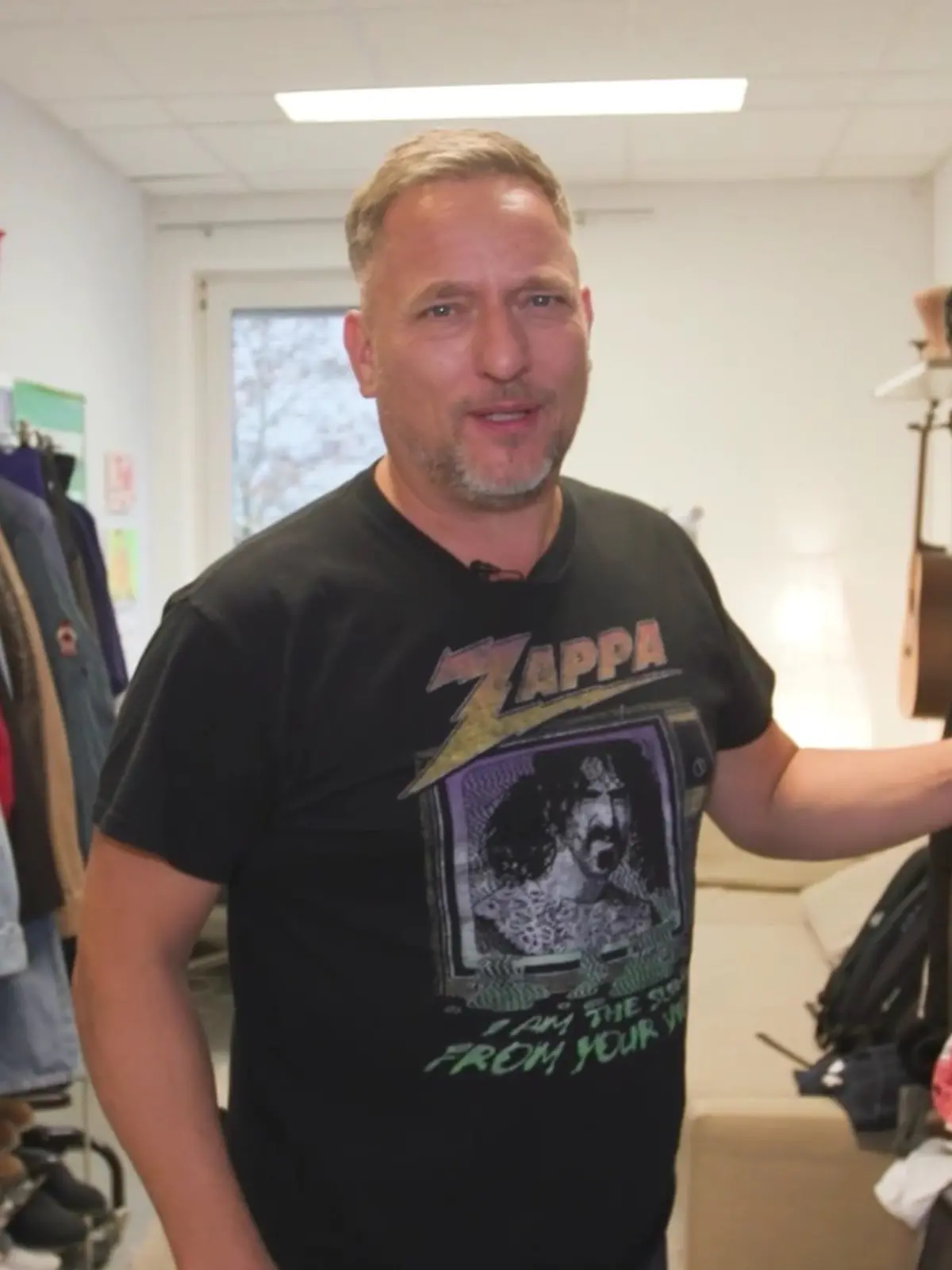 GZSZ-Star Lars Pape lädt in seine Garderobe ein