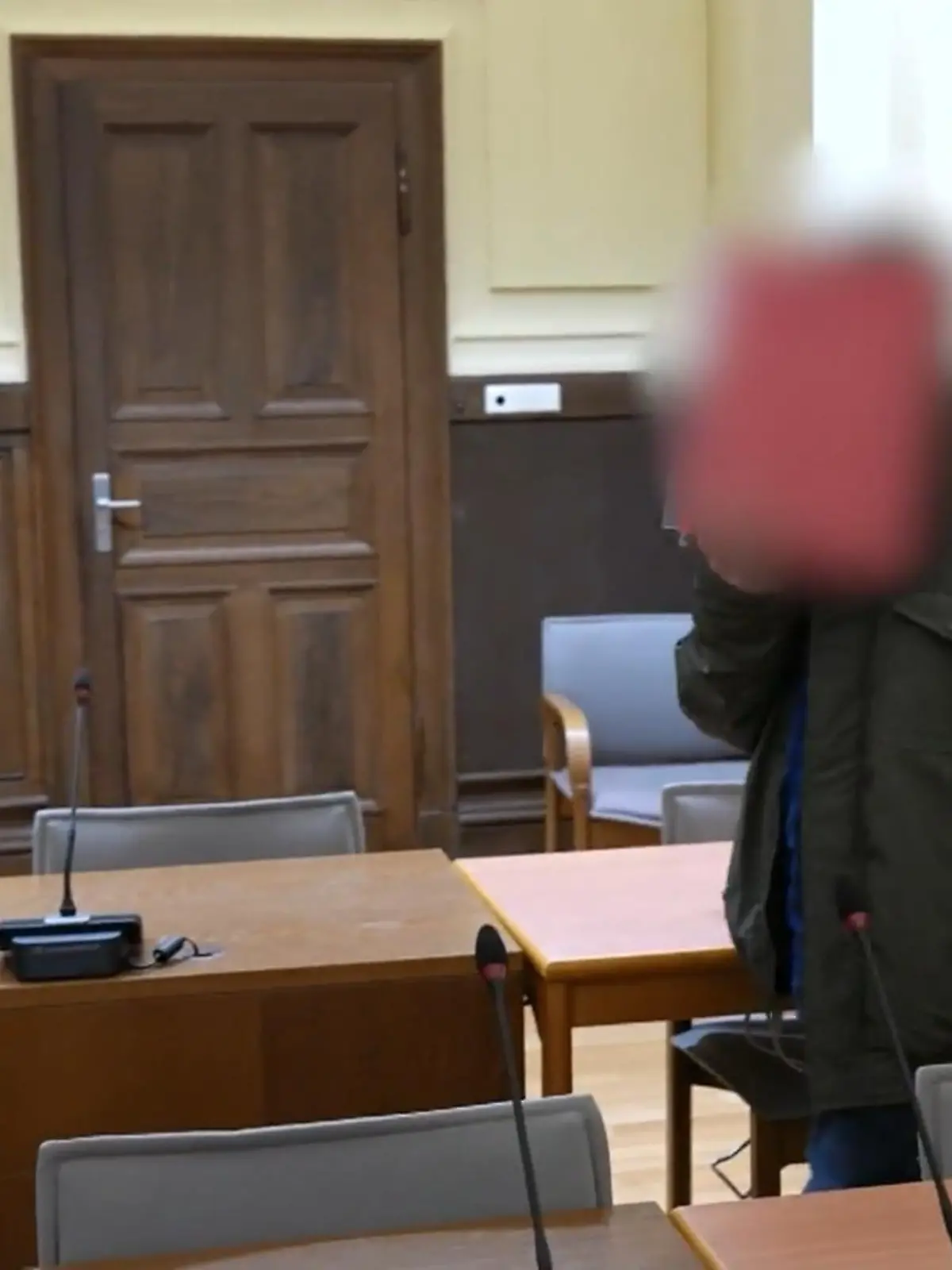 Bild zu: "13-Jährige mehrfach in Pension missbraucht – ihr Vater verhinderte wohl weitere Taten"