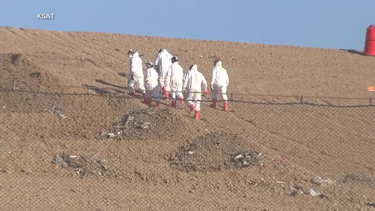 Tagelang suchen Ermittler auf einer Müllkippe nach Suzannes Leiche. 