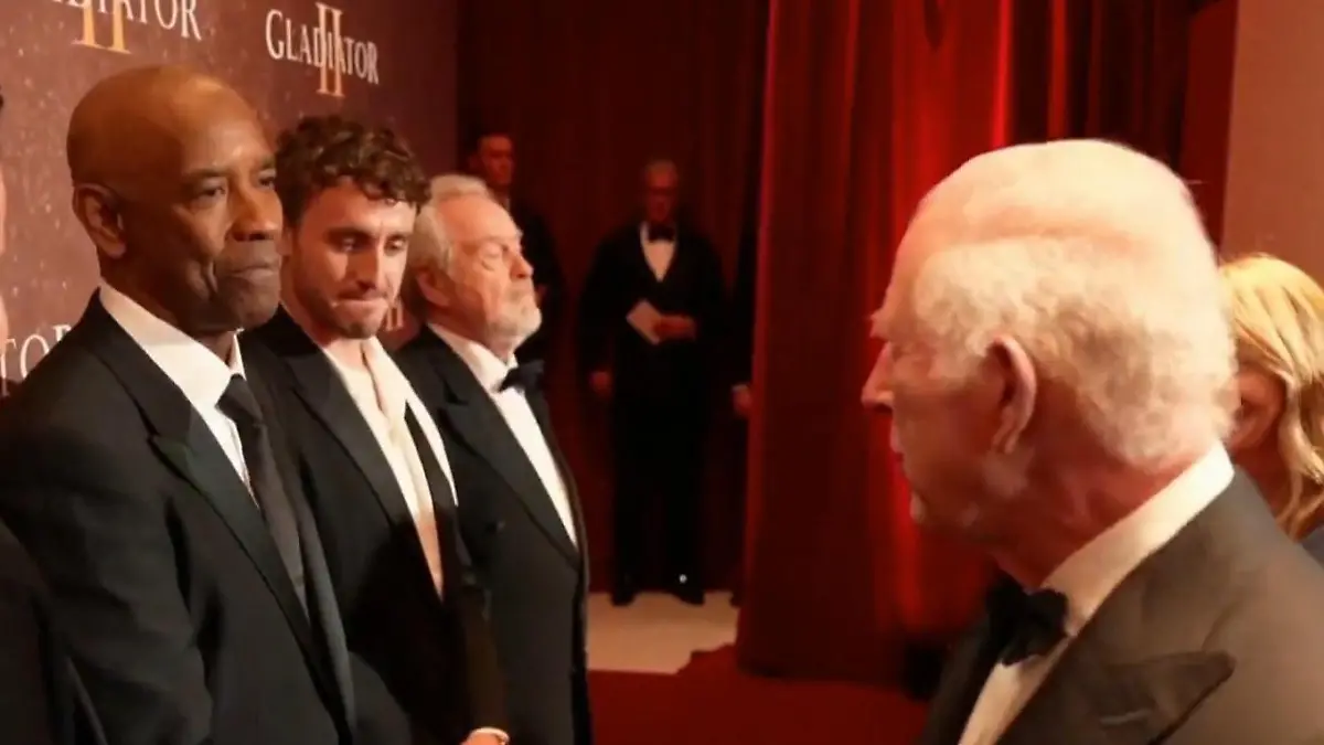König Charles macht knallharten Action-Star total verlegen Filmpremiere mit Royal-Flair!