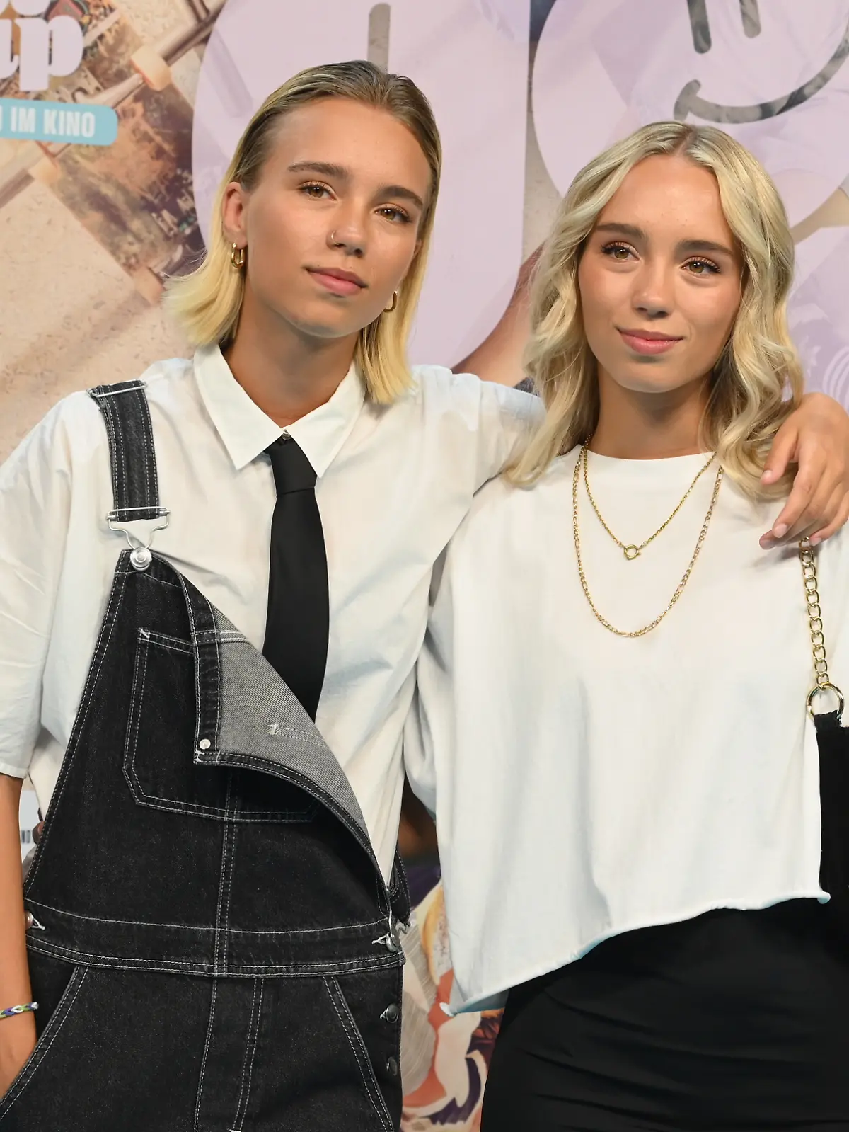 Die Schauspielerinnen Lisa und Lena Mantler kommen zur Premiere des Films «Get up». Der Coming of Age Film kommt am 29. Juni 2023 in die Kinos.