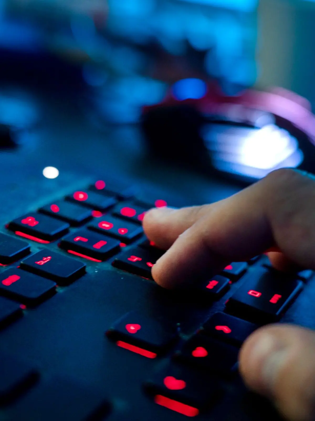Bild zu: "Teenie-Hacker (15) bessert Schulnoten auf und schickt Öltanker auf falschen Kurs"