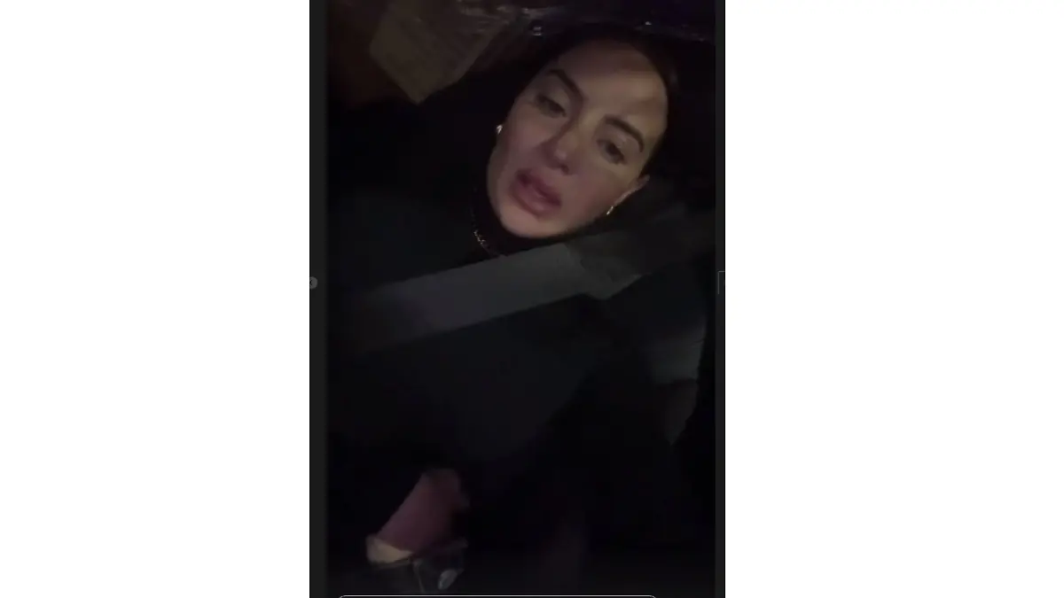 Leyla meldet sich unter Schmerzen aus dem Auto