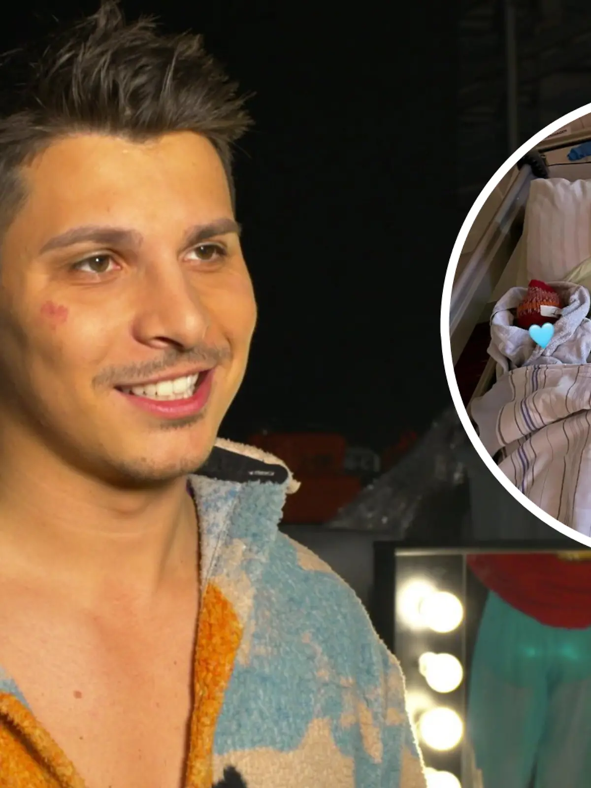 Alexandru zieht den Hut vor seiner Frau Patricija