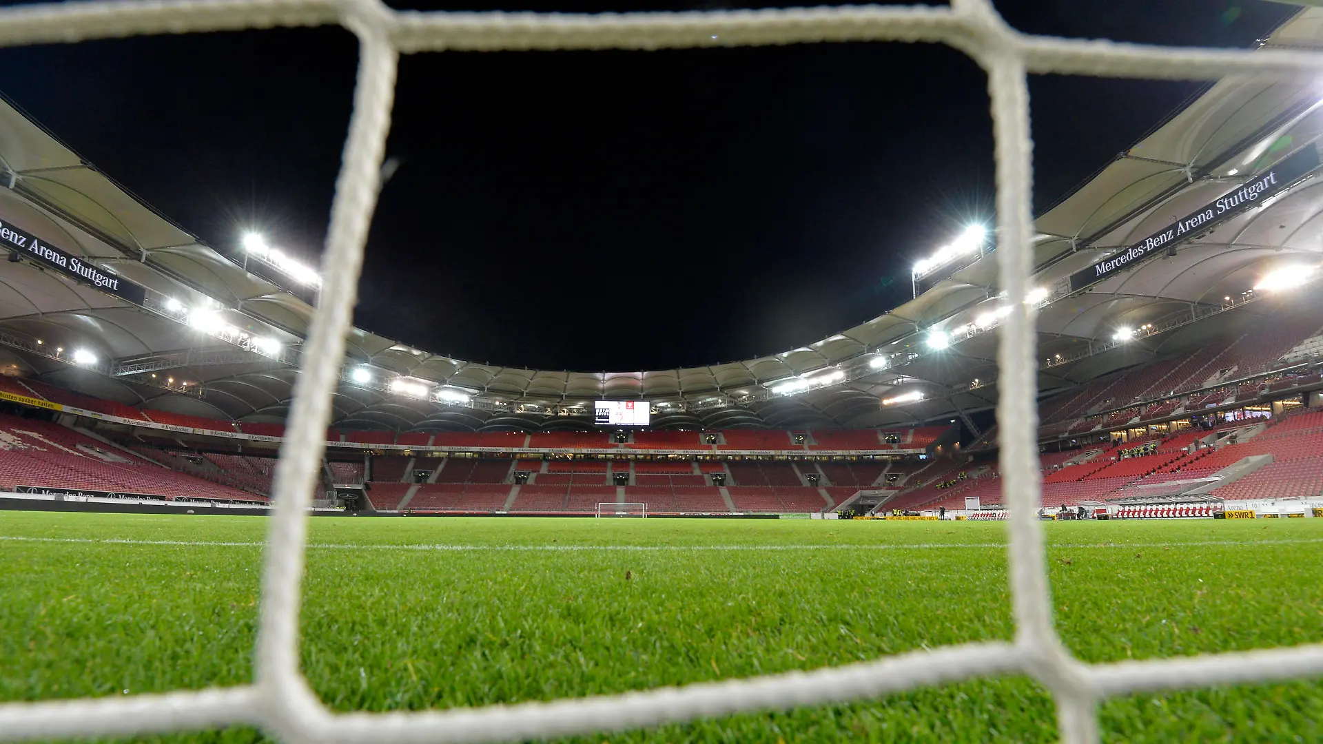 09.03.2020, Fussball 2. Bundesliga 2019/2020, 25. Spieltag, VfB Stuttgart - Arminia Bielefeld, in der Mercedes-Benz Arena in Stuttgart, Leere Ränge im ganzen Stadion nach dem Spiel. Symbolbild Geisterspiele ***DFL and DFB regulations prohibit any use of photographs as image sequences and/or quasi-video.*** *** 09 03 2020, Soccer 2 Bundesliga 2019 2020, 25 matchday, VfB Stuttgart Arminia Bielefeld, in the Mercedes Benz Arena in Stuttgart, Empty tiers throughout the stadium after the game Symbol image Ghost games DFL and DFB regulations prohibit any use of photographs as image sequences and or quasi video