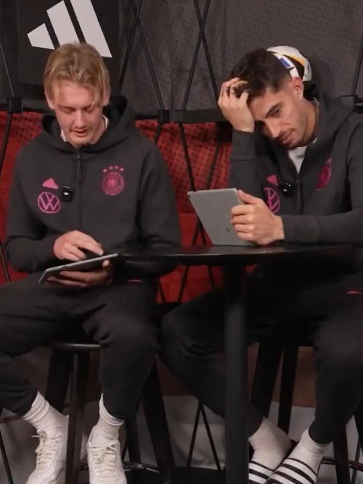 Bild zu: "DFB-Stars testen ihre Freundschaft"