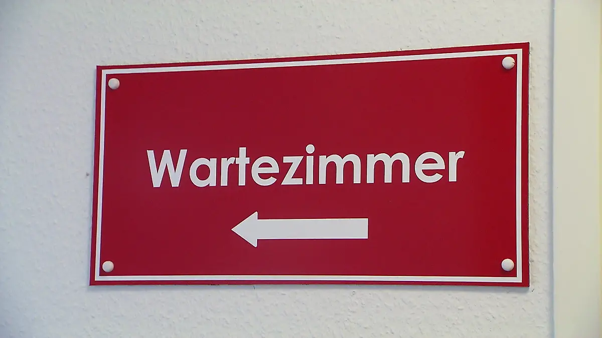 TK-Chef fordert Strafgebühr Nur noch mit Überweisung in die Praxis