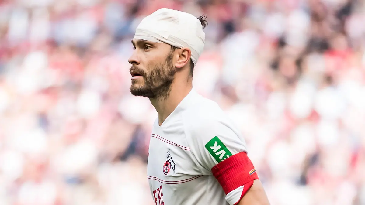 Jonas Hector (1. FC Koeln, #14) mit Kopfverband 1. Fussball Bundesliga, 1. FC Koeln - Arminia Bielefeld, Koeln, Rheinenergiestadion DFL REGULATIONS PROHIBIT ANY USE OF PHOTOGRAPHS AS IMAGE SEQUENCES AND/OR QUASI-VIDEO.