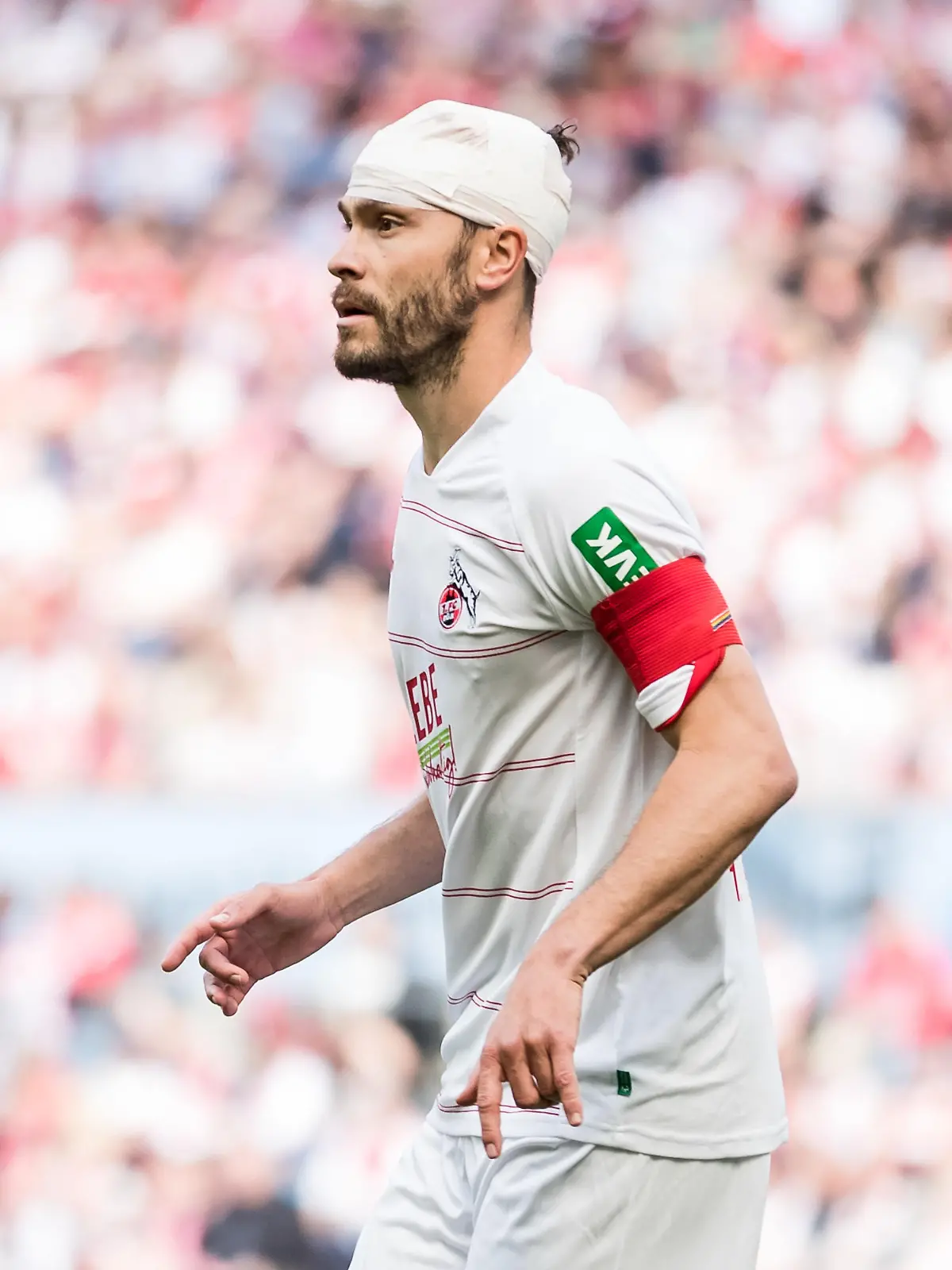Jonas Hector (1. FC Koeln, #14) mit Kopfverband 1. Fussball Bundesliga, 1. FC Koeln - Arminia Bielefeld, Koeln, Rheinenergiestadion DFL REGULATIONS PROHIBIT ANY USE OF PHOTOGRAPHS AS IMAGE SEQUENCES AND/OR QUASI-VIDEO.