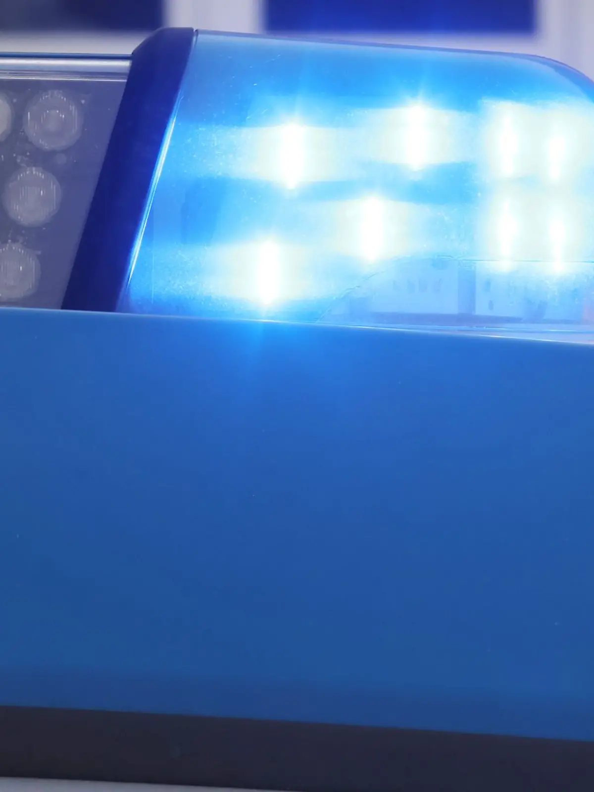 Bild zu: "Mann (40) beißt Polizistin (26) Stück vom Ohr ab"