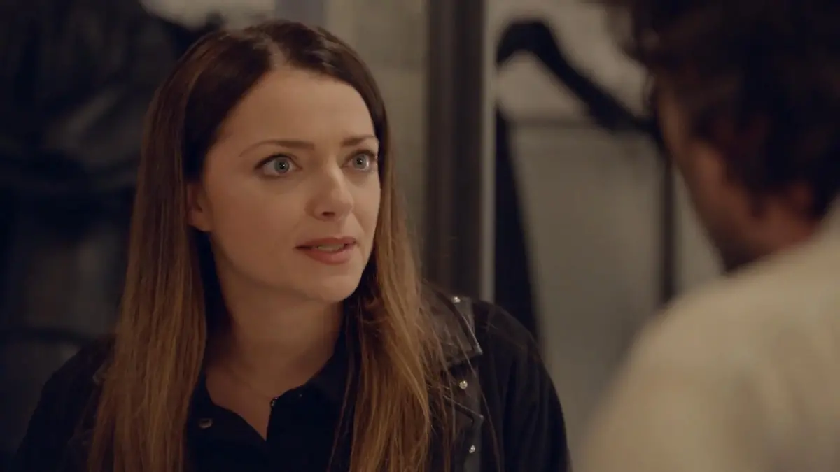 GZSZ heute im TV: Emily verstrickt sich in Widersprüche