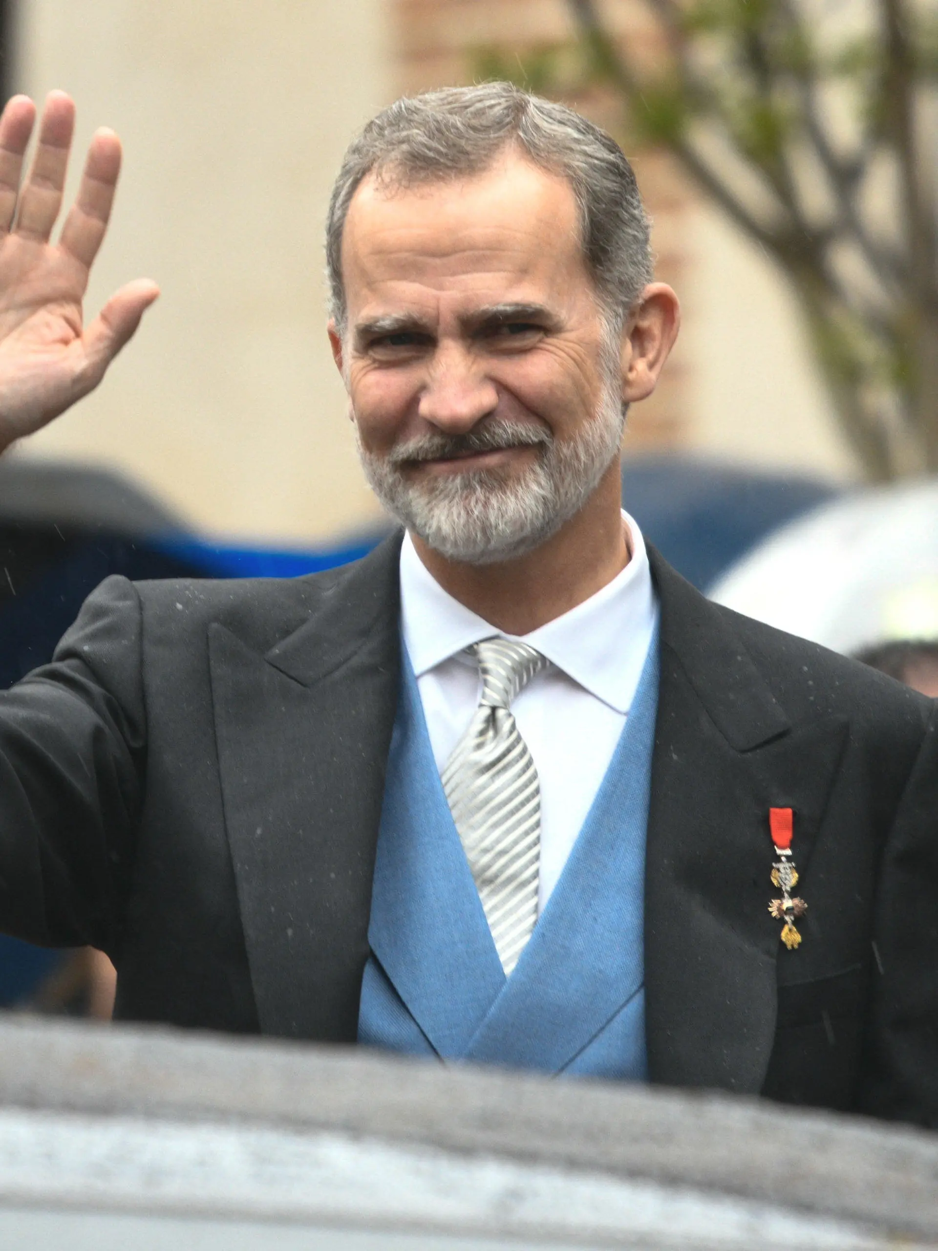 22.04.2022, Spanien, Alcalá de Henares: Felipe VI., König von Spanien, verabschiedet sich nach der Verleihung des Literaturpreises Cervantes 2021 für Literatur in spanischer Sprache in der Paraninfo der Universität Alcala de Henares in Madrid. Der Cervantes-Preis 2021 wurde an die uruguayische Schriftstellerin Cristina Peri Rossi verliehen. Foto: José Oliva/EUROPA PRESS/dpa +++ dpa-Bildfunk +++