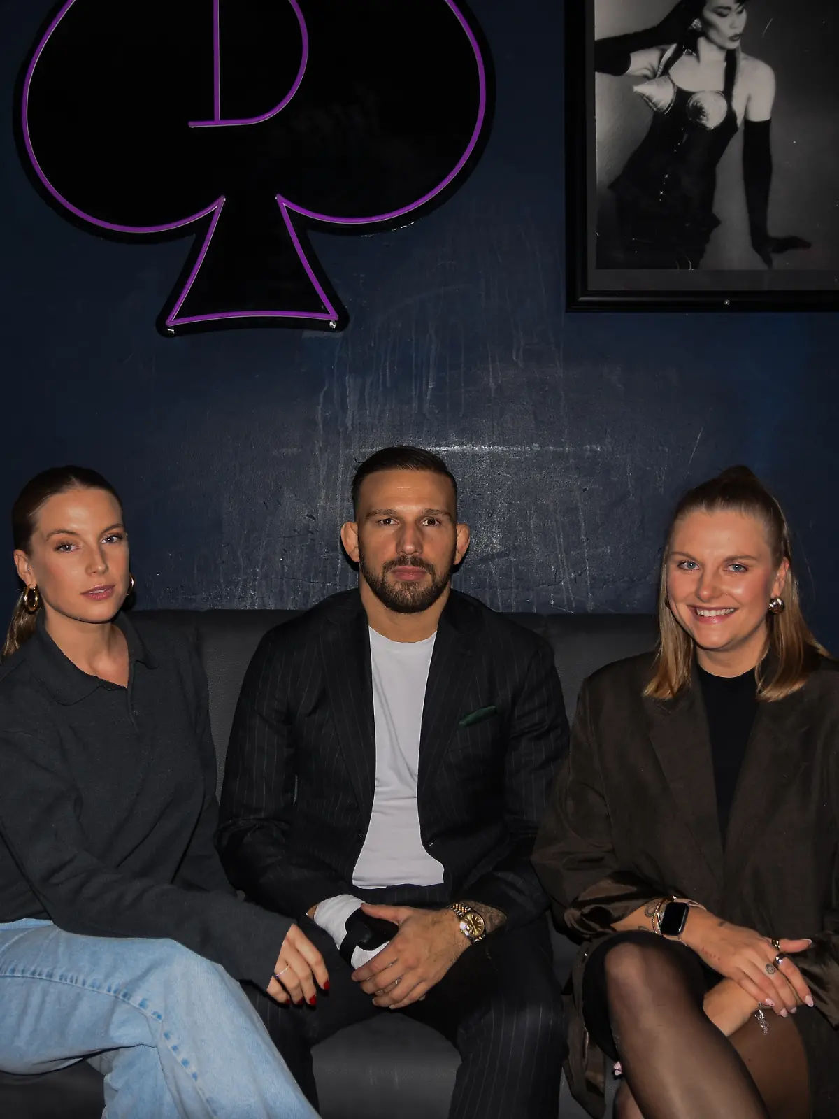 Max Coga spricht mit den beiden Hosts vom RTL Hessen Podcast „Hessen aufs Ohr” über sein Leben