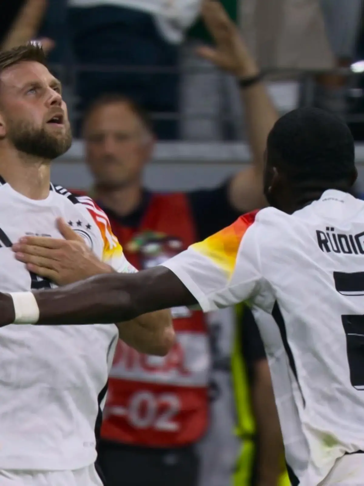 Bild zu: "RTL zeigt Gänsehaut-Doku über unsere DFB-Jungs während Heim-EM "