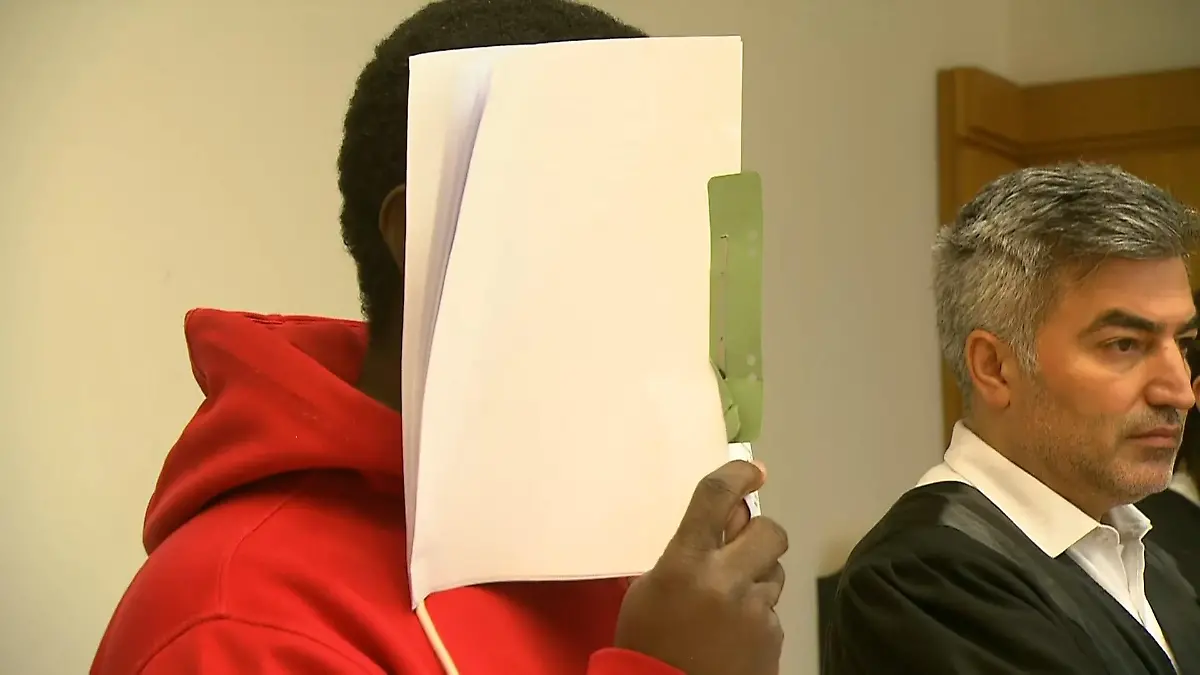 Zur Erfüllung seiner Sex-Phantasien Sekten-Chef manipulierte Frauen