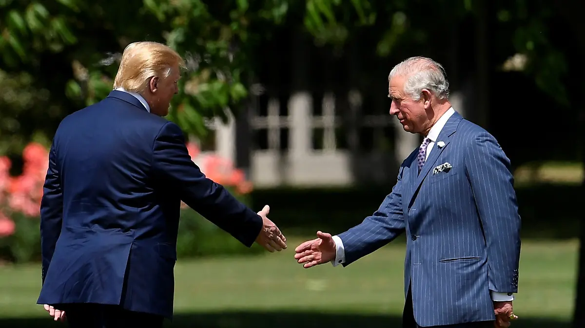 Die Geheimwaffe des Premiers? König Charles (r.) soll sich gut mit Trump verstehen. (Archivbild)