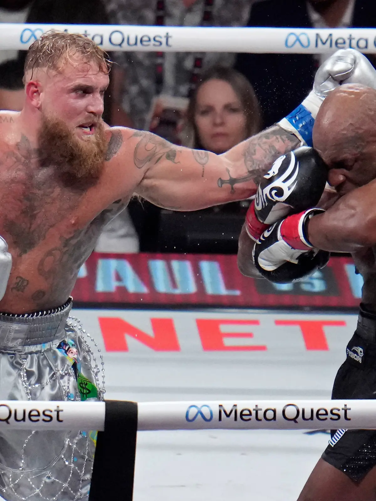 Jake Paul bezwingt Mike Tyson.