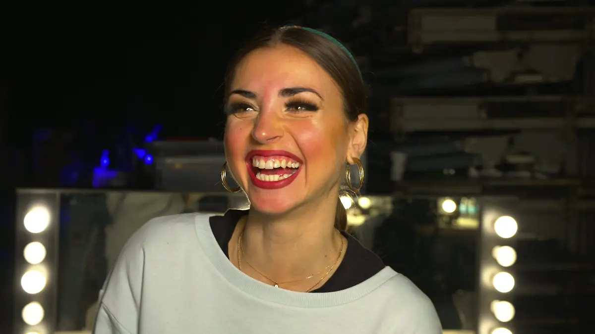 Glücklicher Singe? Da muss „Let’s Dance”-Star Ekaterina Leonova lachen.