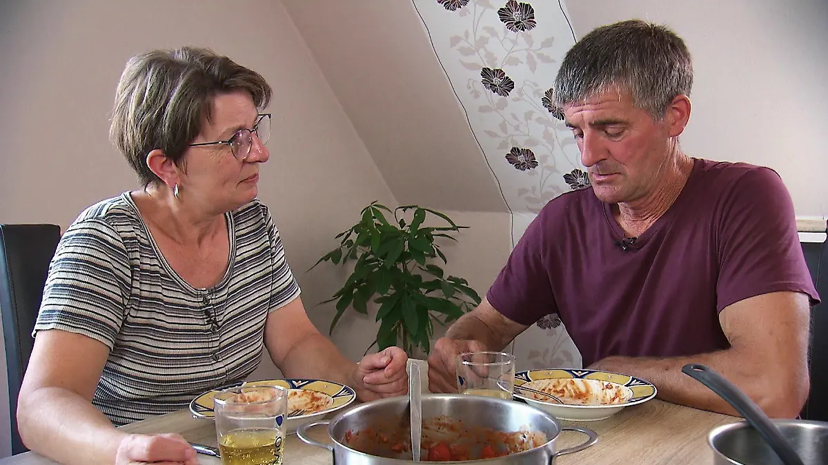 Für Bauer Konrad gibt's Gemüse-Pasta - „Du spinnst wohl?!” Bauer sucht Frau 2024