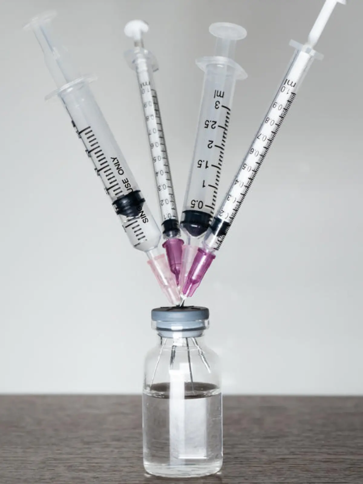 Vierte Corona-Impfung ja oder nein!? Diese Frage beschäftigt viele - uns übrigens auch. Wann ist der richtige Moment? Was bringt der Piks Nummer 4? Der deutsche Top-Immunologe  Prof. Dr. Andreas Radbruch sagt jetzt: Besser noch warten bis Herbst! Er erklärt aber auch die Ausnahmen. Uwe Bradke mit den Antworten auf unsere Corona-Fragen.