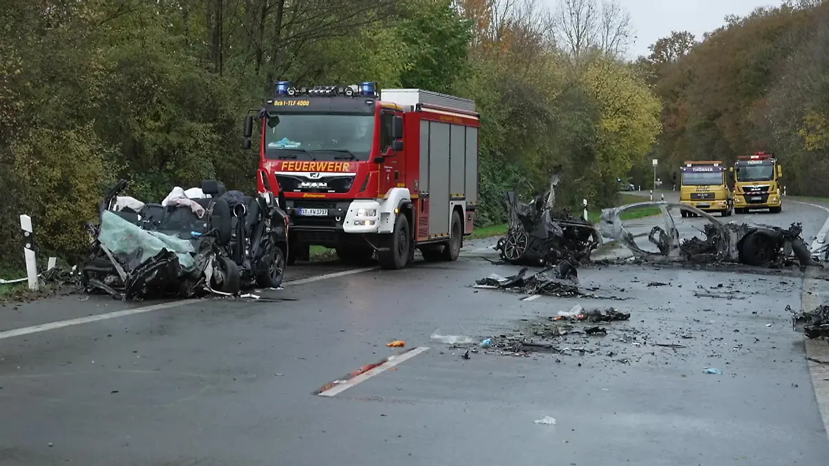 Schreckliches Unglück! Sechs Tote bei Horror-Crash in NRW Polizei sucht nach der Ursache