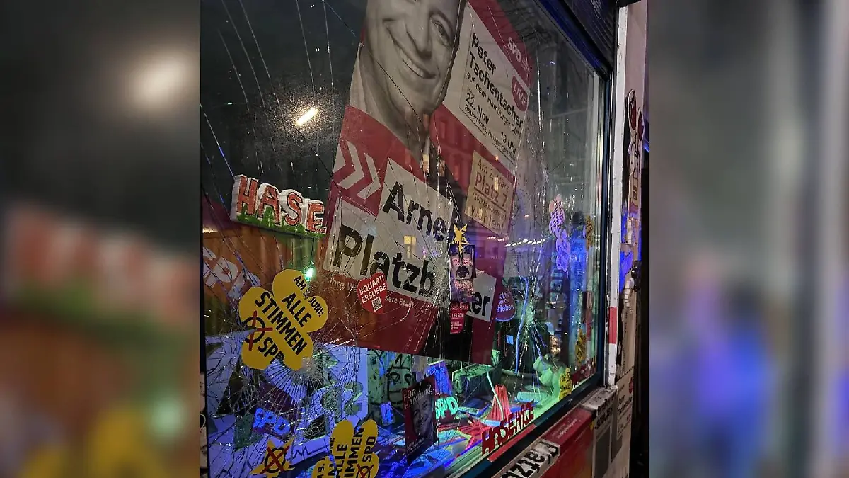 Der Abgeordnete Arne Platzbecker postet ein Foto seines zerstörten Büros auf Instagram und zeigt sich schockiert über den Angriff.