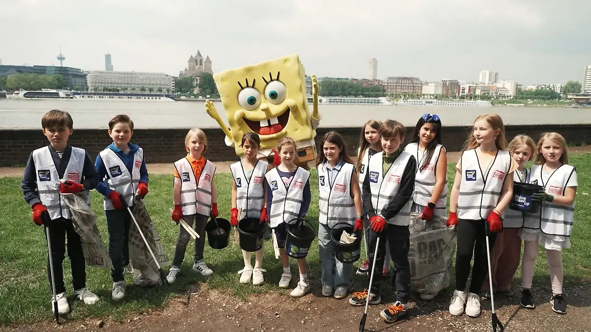 Mit SpongeBob gegen die Vermüllung der Natur Sammelaktion am Rheinufer