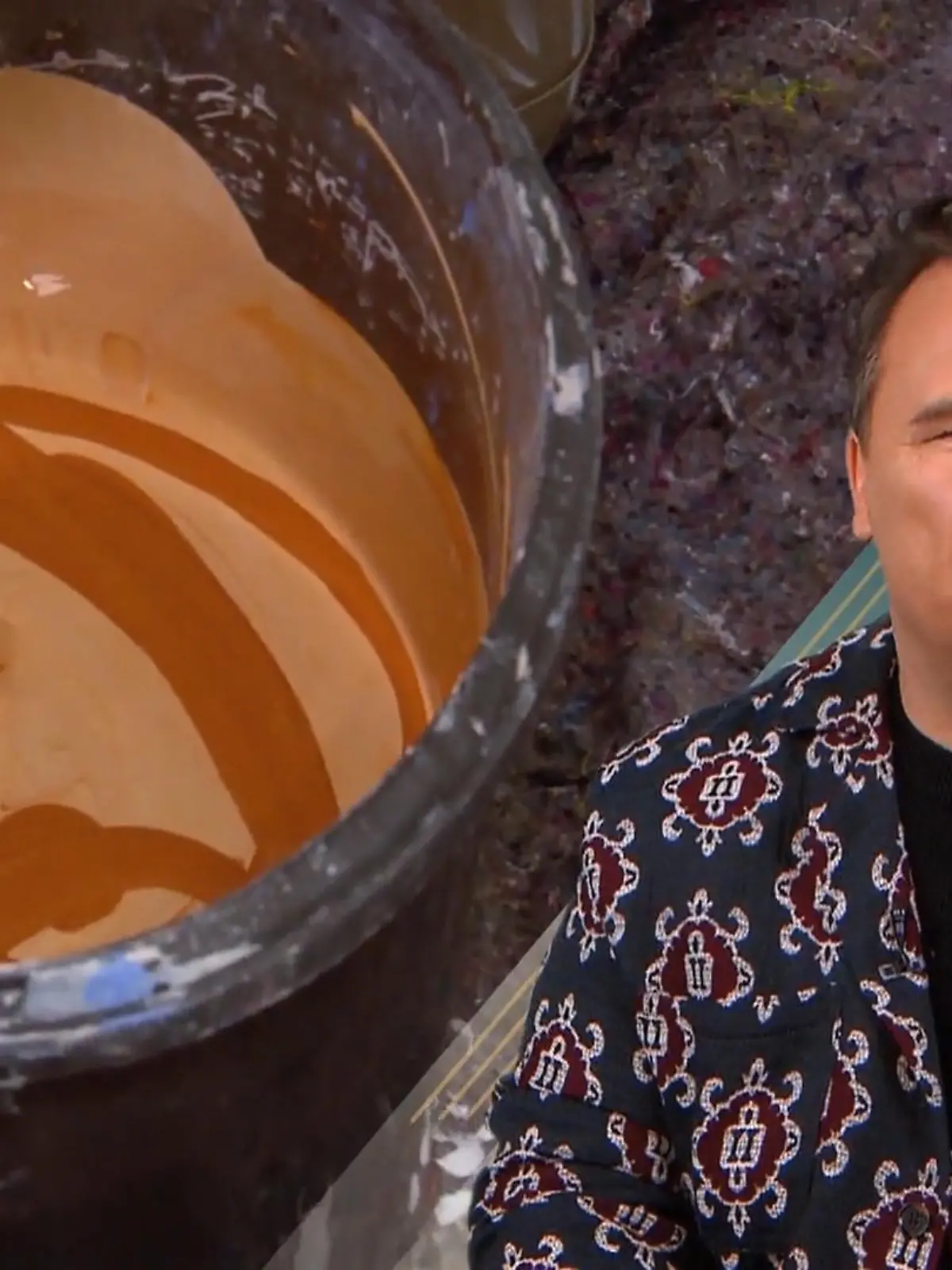 Bild zu: "Vorm Shoppen heißt es: Farbe anrühren"