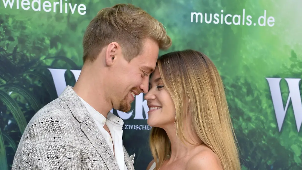 Nadine Klein (Bachelorette 2018) mit Ehemann Tim Nicolas bei der Ankunft zu der Premiere von WICKED Das Musical im Stage Theater Neue Flora in Hamburg 05.09.2021 Sonderkonditionen: Preisabsprache bei Titelverwendung erforderlich