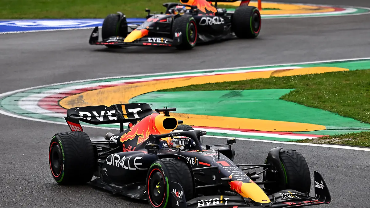 IMOLA, ITALY - APRIL 24: Max Verstappen of the Netherlands driving the (1) Oracle Red Bull Racing RB18 leads Sergio Perez of Mexico driving the (11) Oracle Red Bull Racing RB18 during the F1 Grand Prix of Emilia Romagna at Autodromo Enzo e Dino Ferrari on April 24, 2022 in Imola, Italy. (Photo by Clive Mason/Getty Images)