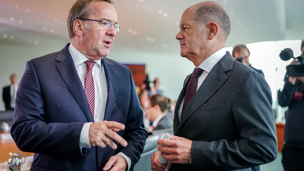 Tritt Kanzler Olaf Scholz (rechts) erneut als Kanzlerkandidat für die SPD an oder doch Verteidigungsminister Boris Pistorius? Die K-Frage in der SPD ist nicht entschieden. (Archivbild)